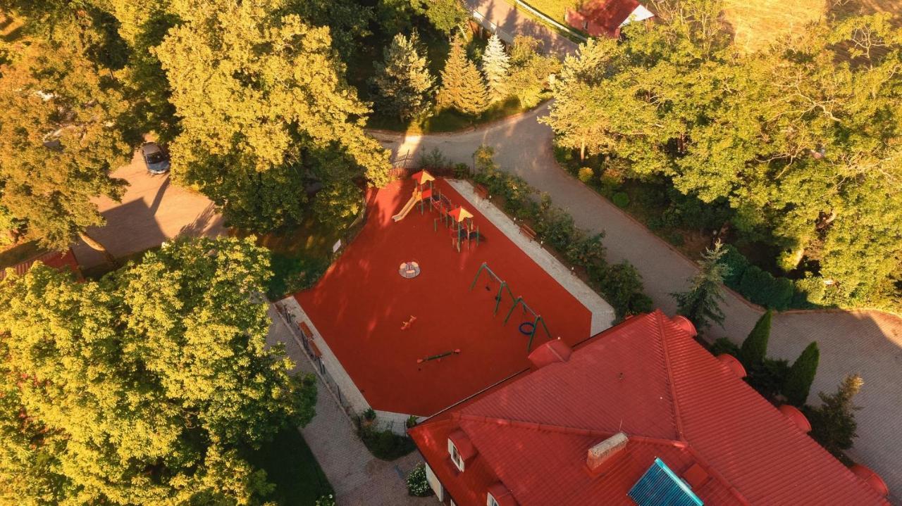 Готель Dwor Ostoia Rymanow Екстер'єр фото