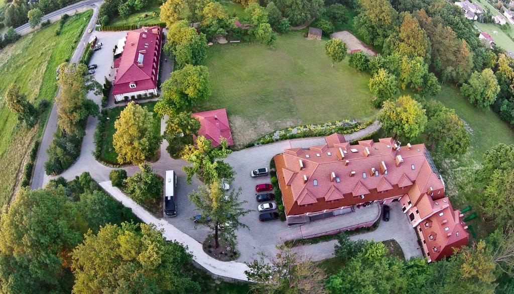 Готель Dwor Ostoia Rymanow Екстер'єр фото