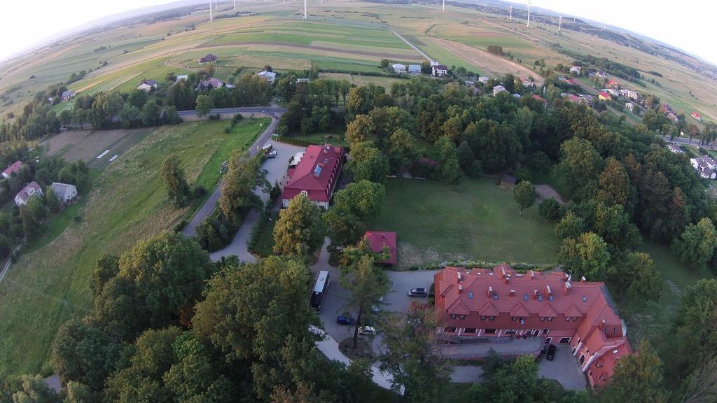 Готель Dwor Ostoia Rymanow Екстер'єр фото