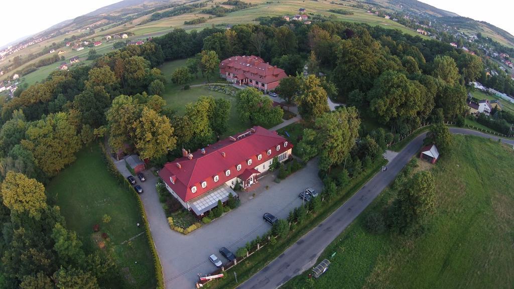 Готель Dwor Ostoia Rymanow Екстер'єр фото