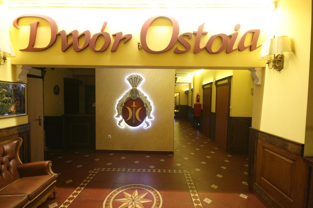 Готель Dwor Ostoia Rymanow Екстер'єр фото